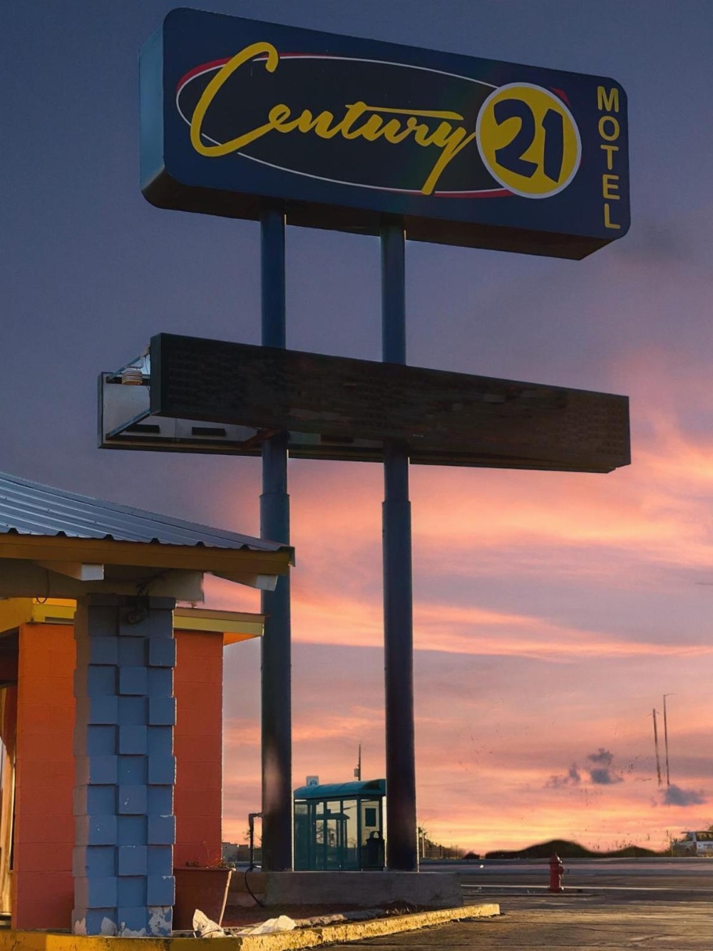 Century 21 Motel Main image