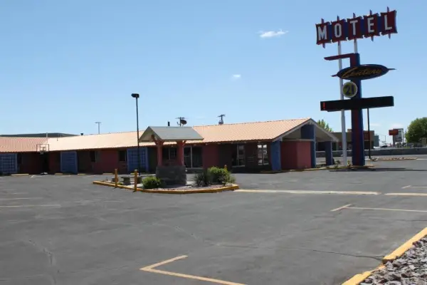Century 21 Motel 8