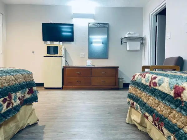 Century 21 Motel 5